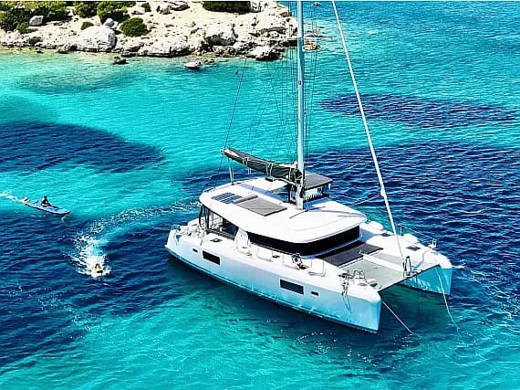 Lagoon 42 in Kanistro - Chalkidiki / Marina Miraggio - image 1