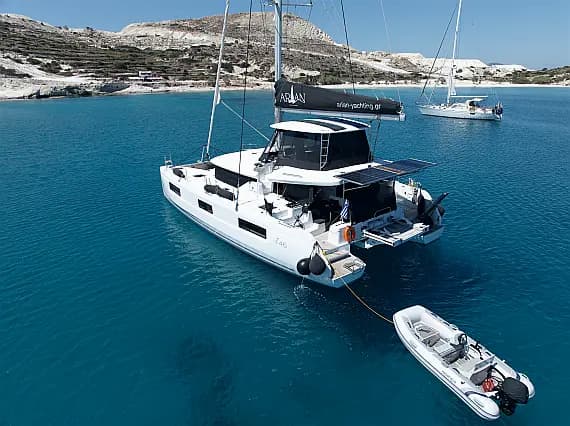 Lagoon 46 in Paros port - Photo 1