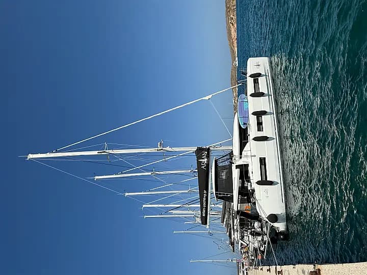 Lagoon 46 in Paros port - Photo 5