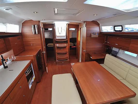 Dufour 460 Grand Large in Lavrion / Olympic Marina - Photo 3