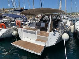 Dufour 460 Grand Large in Lavrion / Olympic Marina thumbnail 7