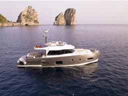 Azimut Magellano 53 in Naples / Mergelina e Porto di Sannazaro thumbnail 7