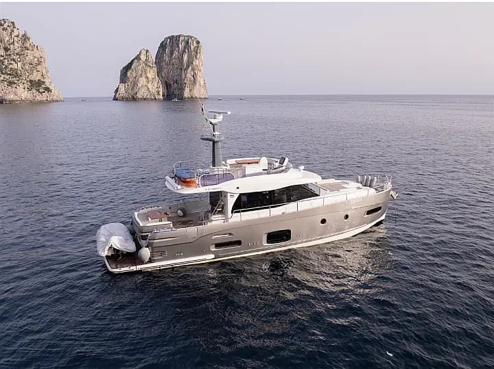 Azimut Magellano 53 in Naples / Mergelina e Porto di Sannazaro - Photo 1