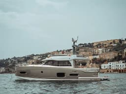 Azimut Magellano 53 in Naples / Mergelina e Porto di Sannazaro thumbnail 4