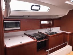 Oceanis 43 in Sardinia / Portisco / Cala dei Sardi thumbnail 13