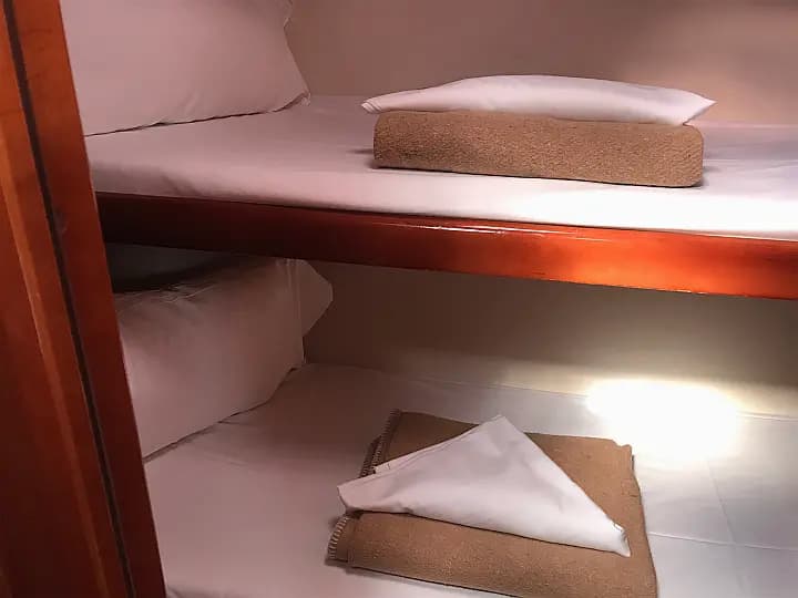 Oceanis 43 in Sardinia / Portisco / Cala dei Sardi - Photo 4