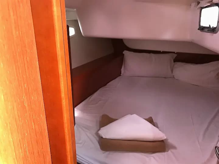Oceanis 43 in Sardinia / Portisco / Cala dei Sardi - Photo 5