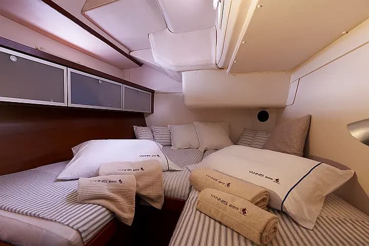 Hanse 540e in Sicily / Milazzo / Marina del Nettuno - Photo 5