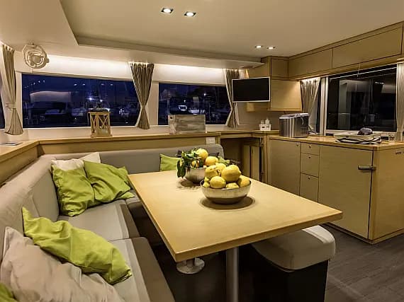Lagoon 450 in Sicily / Capo d'Orlando Marina - Photo 3