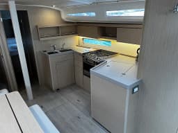 Oceanis 40.1 in Sukošan / D-Marin Dalmacija Marina thumbnail 9