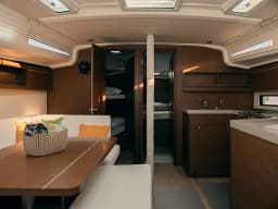 Oceanis 40.1 in Sardinia / Portisco / Marina di Portisco thumbnail 2