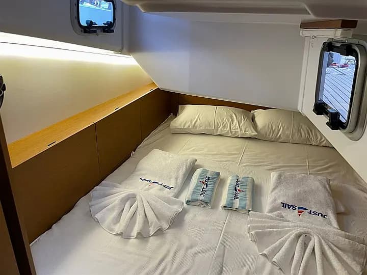Sun Odyssey 380 in Göcek Mucev Marina - Photo 5