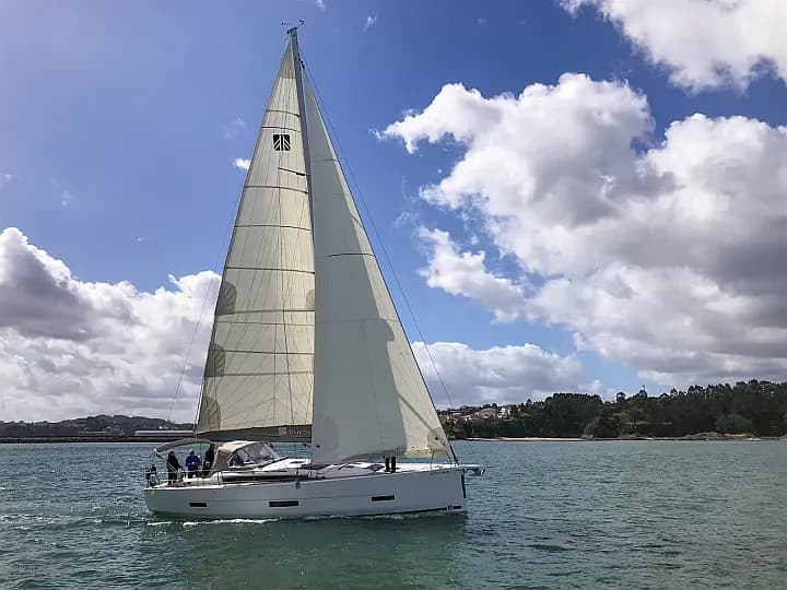 Dufour 430 in Baiona / Monte Real Club de Yates de Baiona - Photo 5