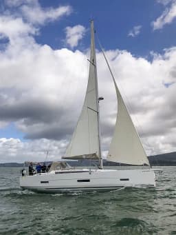Dufour 430 in Baiona / Monte Real Club de Yates de Baiona thumbnail 5