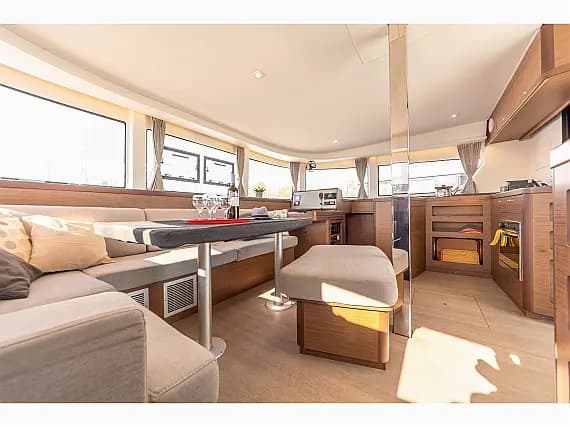 Lagoon 42 in Paros port - Photo 3