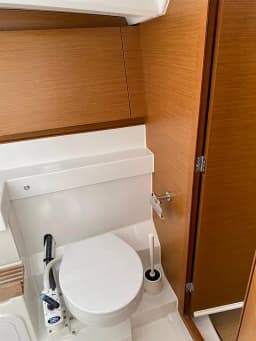 Sun Odyssey 440 in Mallorca / Palma de Mallorca / La Lonja Marina Charter thumbnail 26