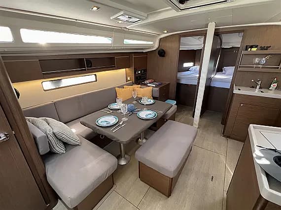 Oceanis 40.1 in Athens / Alimos Marina - Photo 3