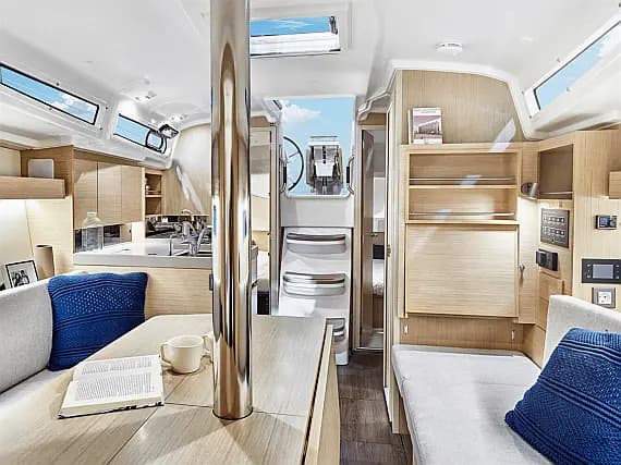 Oceanis 34.1 in Dubrovnik / ACI Marina Dubrovnik - Photo 3