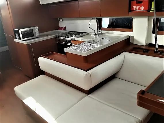 Oceanis 51.1 in Preveza Marina - Photo 3
