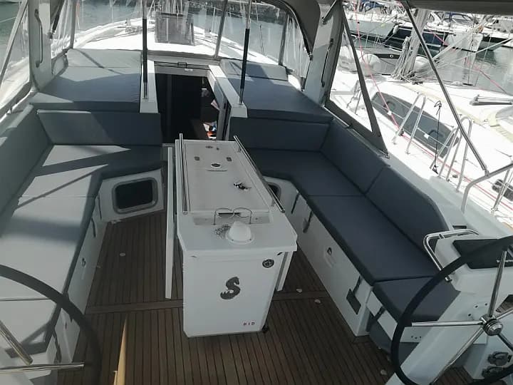 Oceanis 51.1 in Preveza Marina - Photo 4