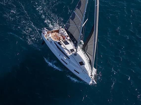 Sun Odyssey 350 in Salerno / Marina d'Arechi - Photo 1