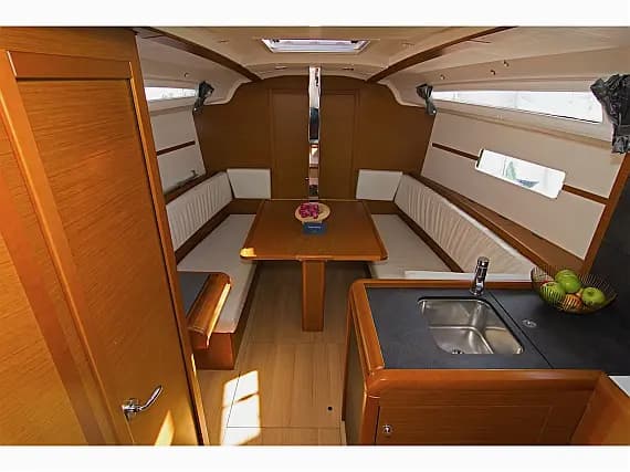 Sun Odyssey 349 in Split / ACI Marina Split - Photo 3