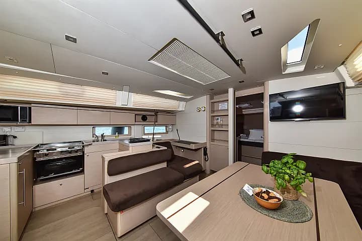 Oceanis 51.1 in Sukošan / D-Marin Dalmacija Marina - Photo 5