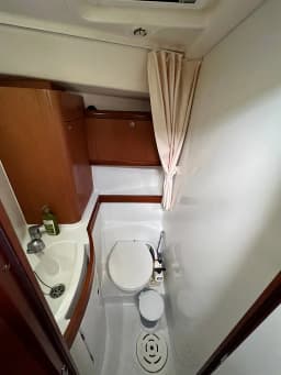 Oceanis 40 in Marmaris / Adaköy Marina thumbnail 9