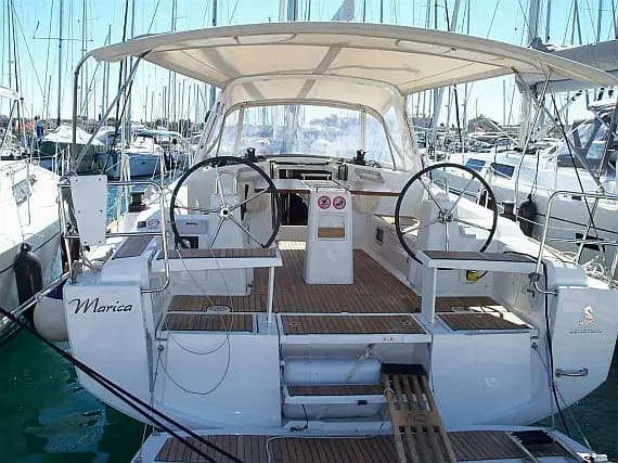 Oceanis 38 in Trogir / ACI Marina Trogir - Photo 1