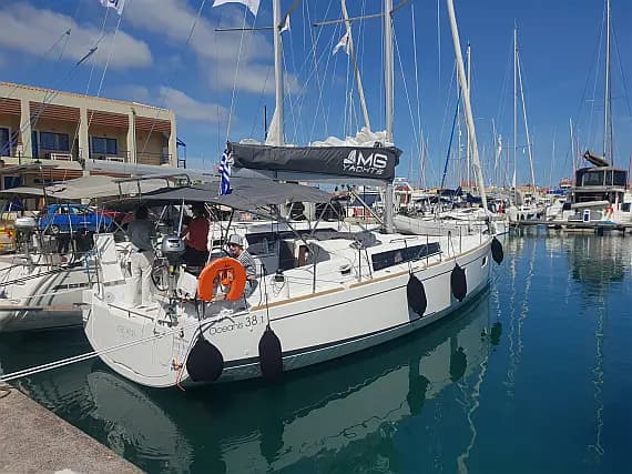 Oceanis 38.1 in Palairos / Marina Paleros - Photo 1