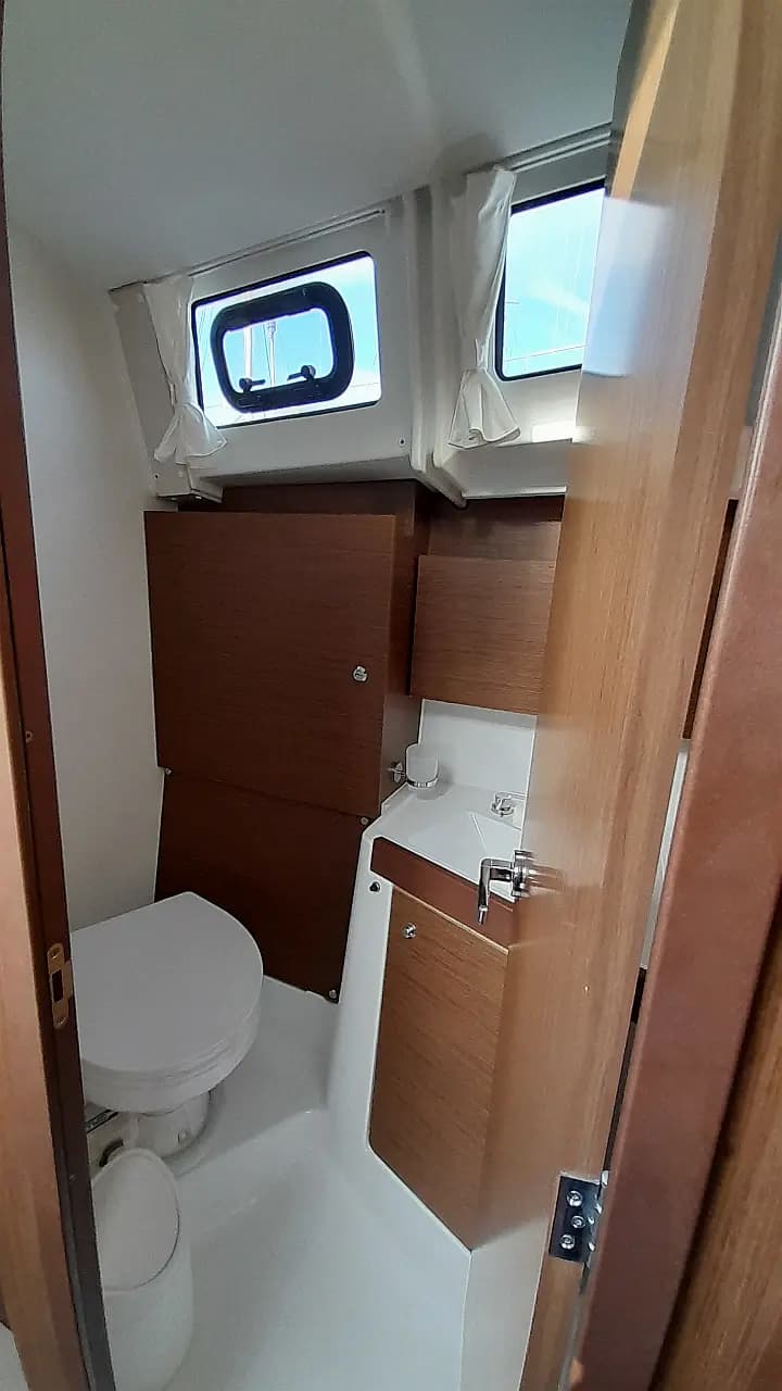 Oceanis 38.1 in Palairos / Marina Paleros - Photo 3