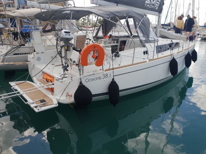 Oceanis 38.1 in Palairos / Marina Paleros - Photo 4