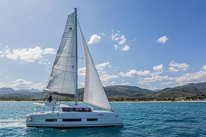 Dufour Catamaran 48 in Sicily / Palermo / La Cala (Porto Palermo) - Photo 3