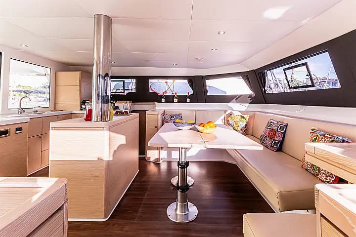 Dufour Catamaran 48 in Sicily / Palermo / La Cala (Porto Palermo) - Photo 4