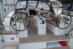 Sun Odyssey 410 in Lefkada / D-Marin Marina Lefkas thumbnail 12