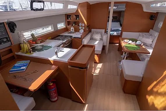 Sun Odyssey 410 in Lefkada / D-Marin Marina Lefkas - Photo 3