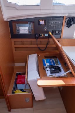 Sun Odyssey 410 in Lefkada / D-Marin Marina Lefkas thumbnail 34