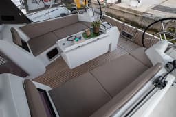 Sun Odyssey 410 in Lefkada / D-Marin Marina Lefkas thumbnail 8
