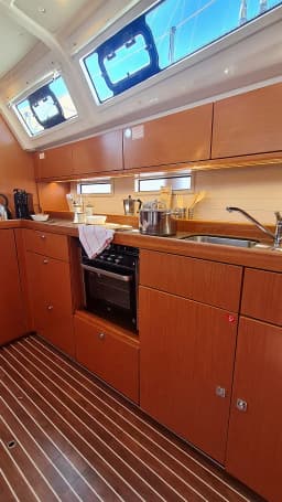 Bavaria 46 Cruiser in Sicily / Palermo / Marina Villa Igiea thumbnail 8