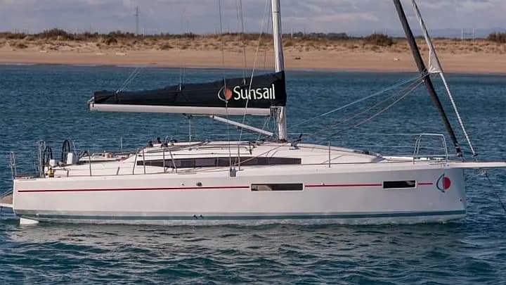 Sun Odyssey 380 in Procida / Marina di Procida - Photo 4