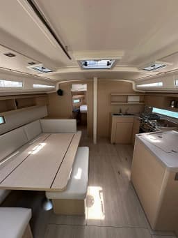Oceanis 40.1 in Lefkada / D-Marin Marina Lefkas thumbnail 6