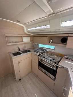 Oceanis 40.1 in Lefkada / D-Marin Marina Lefkas thumbnail 3