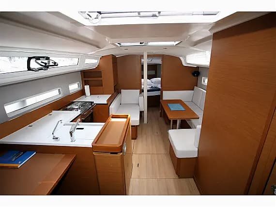 Sun Odyssey 410 in Pula / ACI Marina Pula - Photo 3