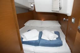 Sun Odyssey 410 in Pula / ACI Marina Pula thumbnail 3
