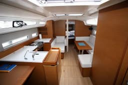 Sun Odyssey 410 in Pula / ACI Marina Pula thumbnail 5