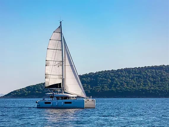 Lagoon 40 in Kaštel Gomilica / Marina Kaštela - Photo 1