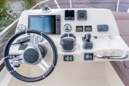 Prestige 460 in Castellammare di Stabia / Marina di Stabia thumbnail 12