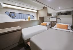 Prestige 460 in Castellammare di Stabia / Marina di Stabia thumbnail 13