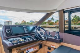 Prestige 460 in Castellammare di Stabia / Marina di Stabia thumbnail 14