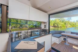 Prestige 460 in Castellammare di Stabia / Marina di Stabia thumbnail 9